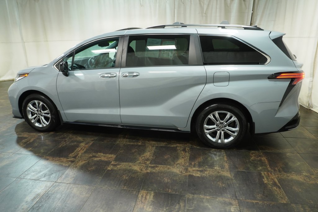 Certified 2023 Toyota Sienna XSE AWD/4WD image 10