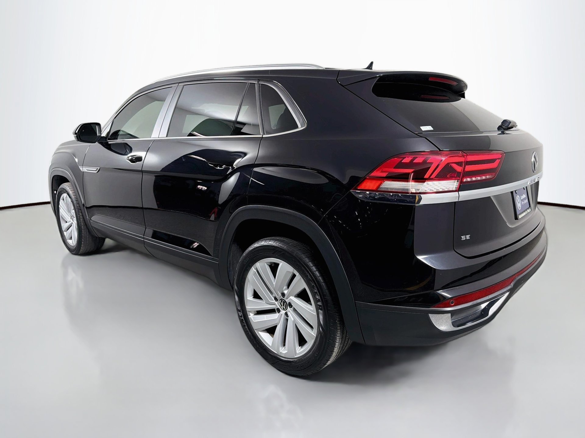 Certified 2023 Volkswagen Atlas Cross Sport SE FWD image 7