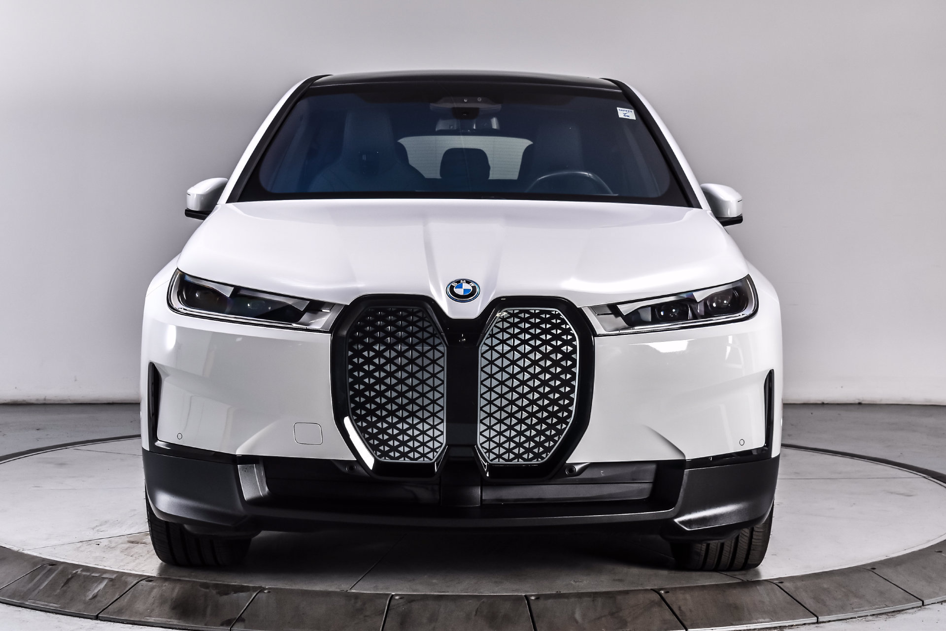 Used 2024 BMW iX xDrive50 w/ Premium Package AWD/4WD image 9