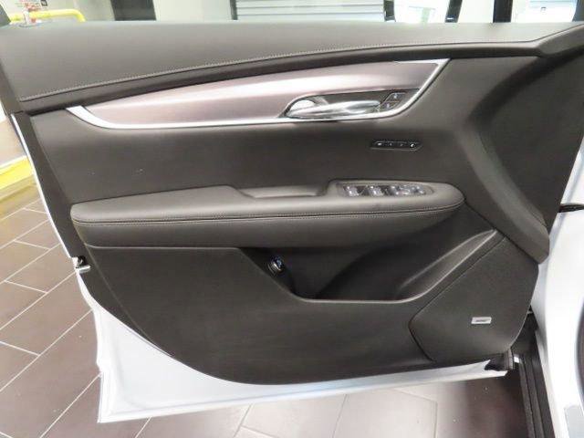 New 2025 Cadillac XT6 Luxury image 10