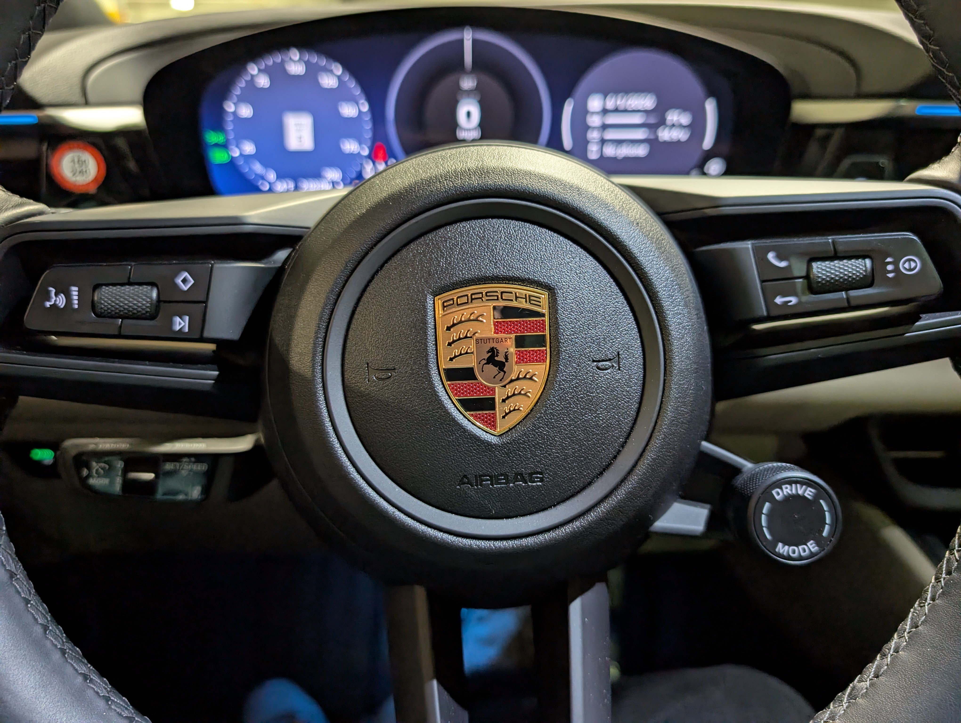 Certified 2025 Porsche Macan Electric image 24