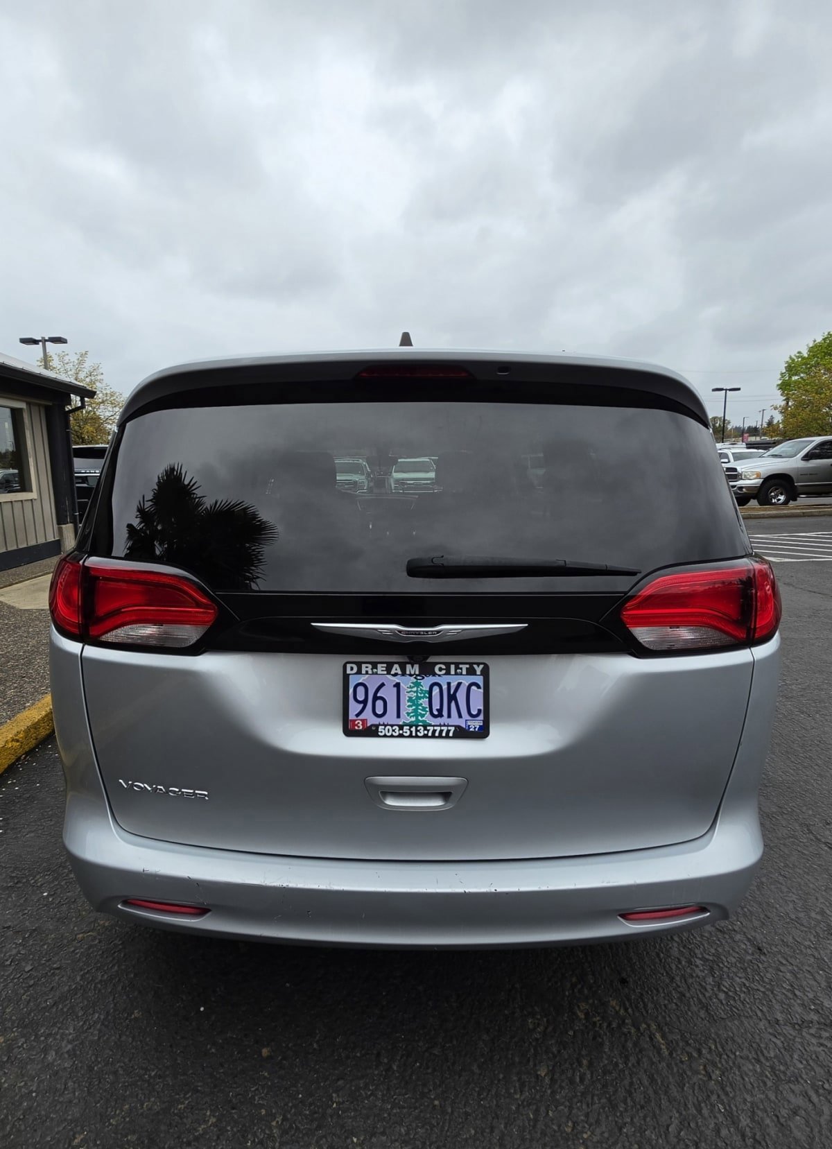 Used 2022 Chrysler Voyager LX FWD image 6