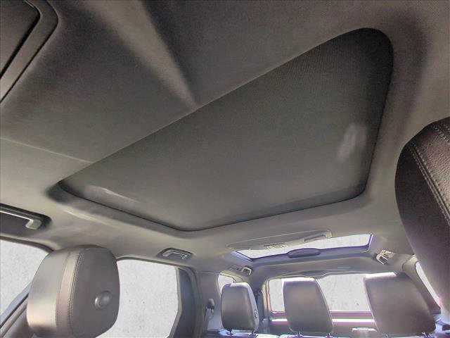 Used 2019 Land Rover Discovery SE AWD/4WD image 16