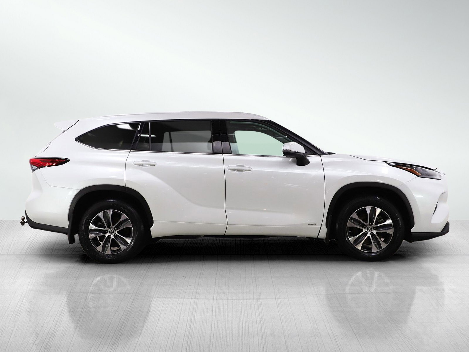 Used 2022 Toyota Highlander XLE image 6