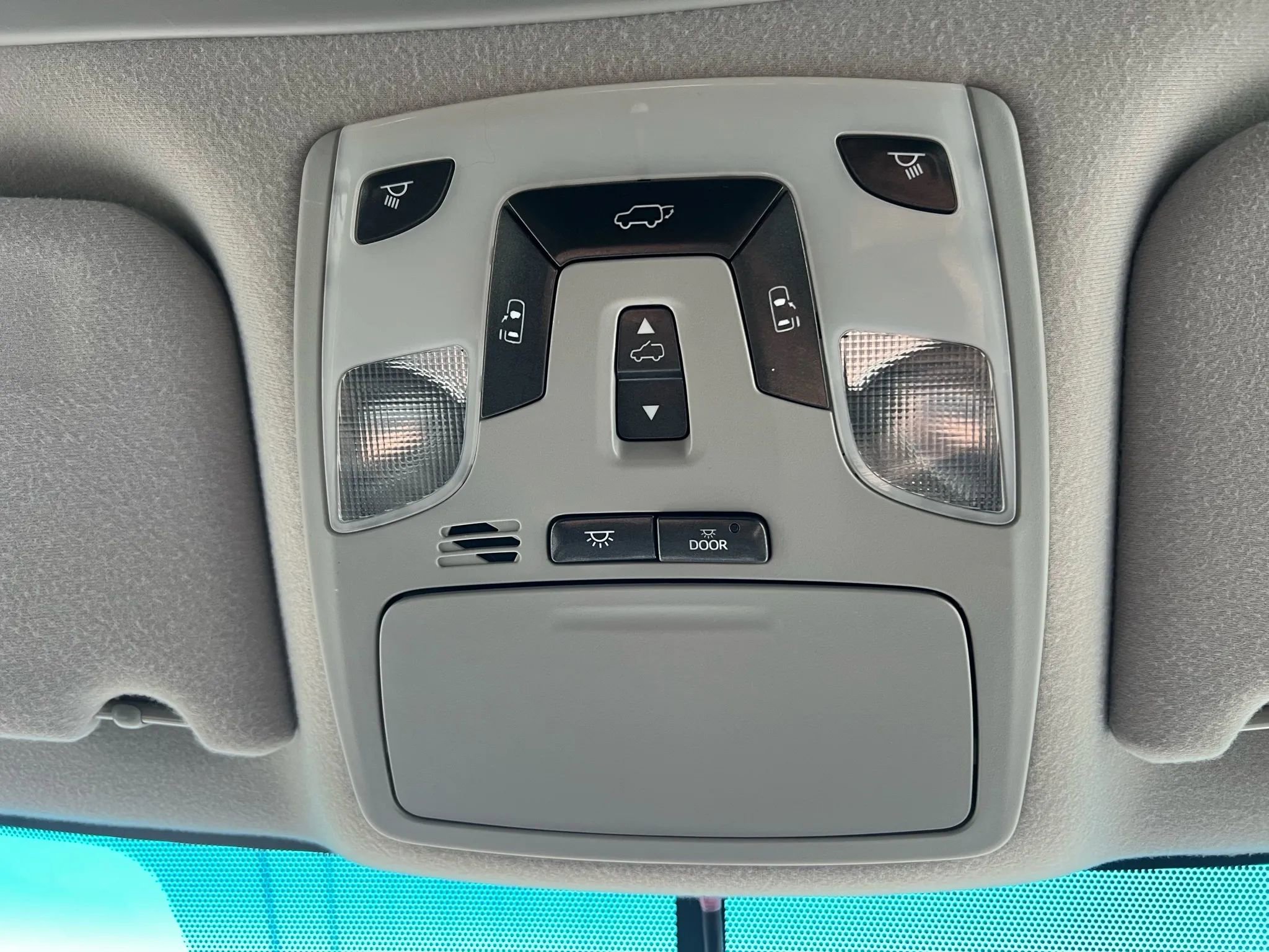 Used 2014 Toyota Sienna SE image 14