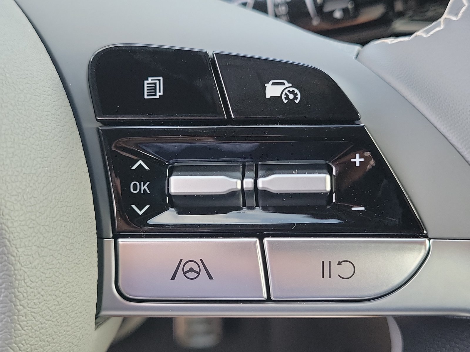 New 2026 Hyundai Elantra Sport FWD image 9