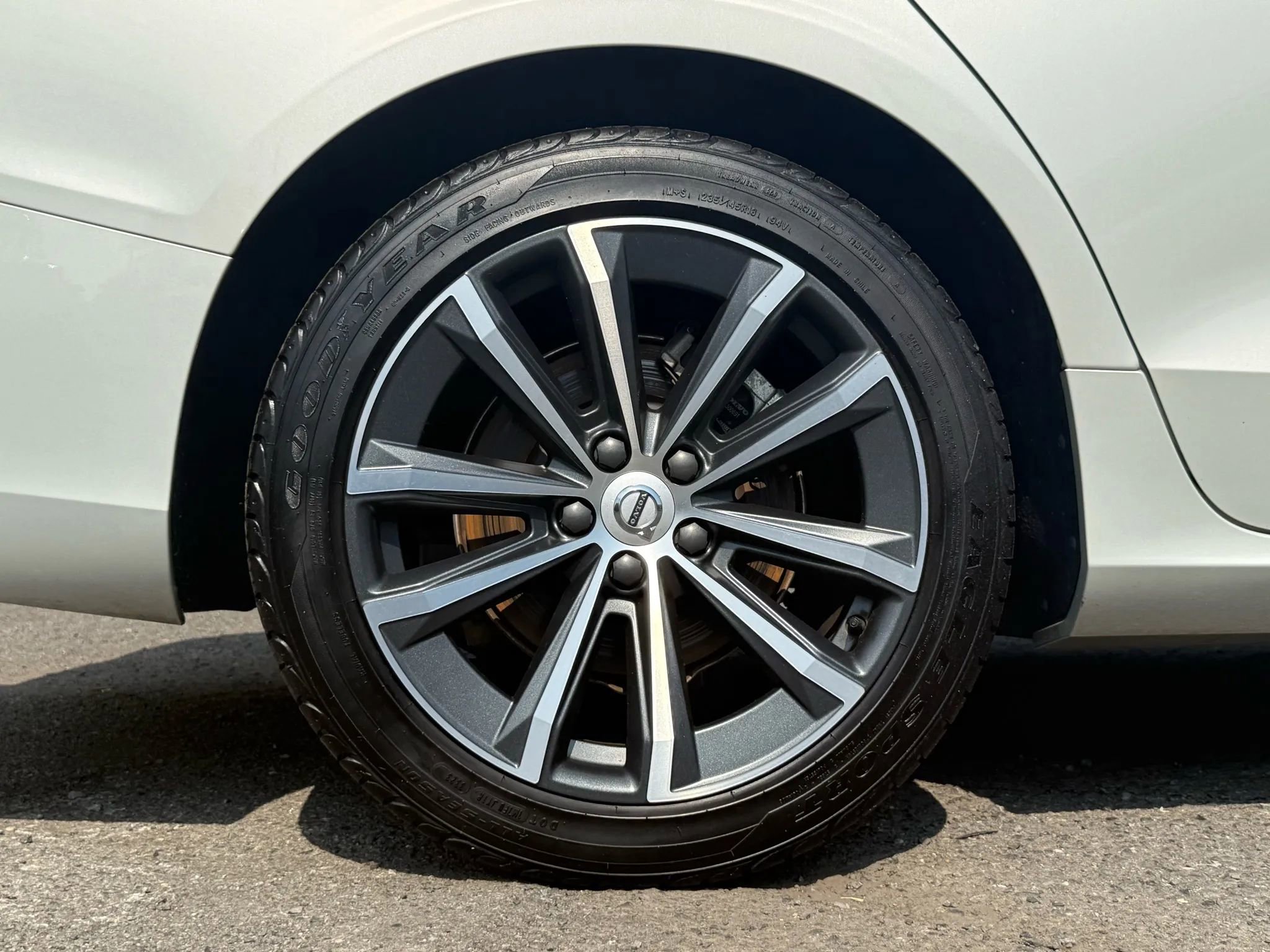 Used 2022 Volvo S60 B5 Momentum image 31