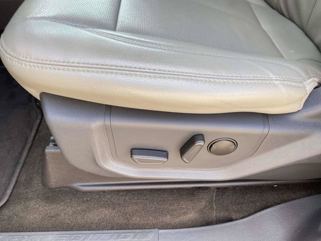 Used 2020 Ford Expedition XLT w/ Equipment Group 202A AWD/4WD image 19
