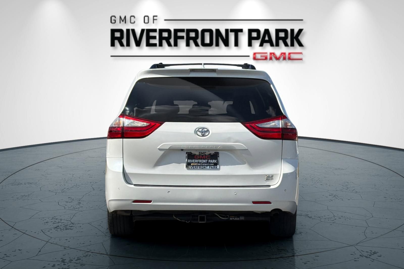 Used 2019 Toyota Sienna XLE w/ XLE Navigation Package AWD/4WD image 4