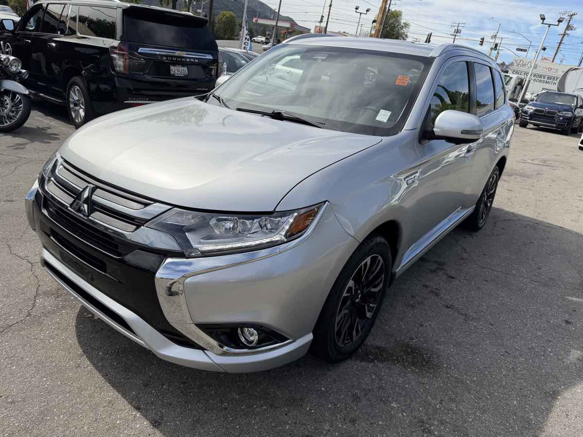 Used 2018 Mitsubishi Outlander GT image 2