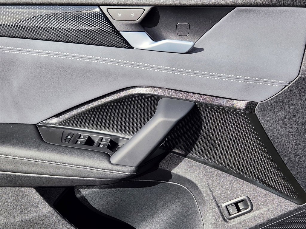 New 2026 Volkswagen Tiguan SE R-Line image 3