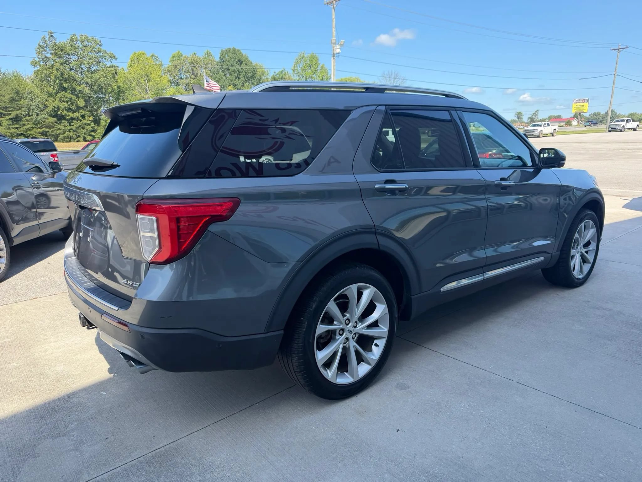 Used 2021 Ford Explorer Platinum w/ Equipment Group 601A AWD/4WD image 32