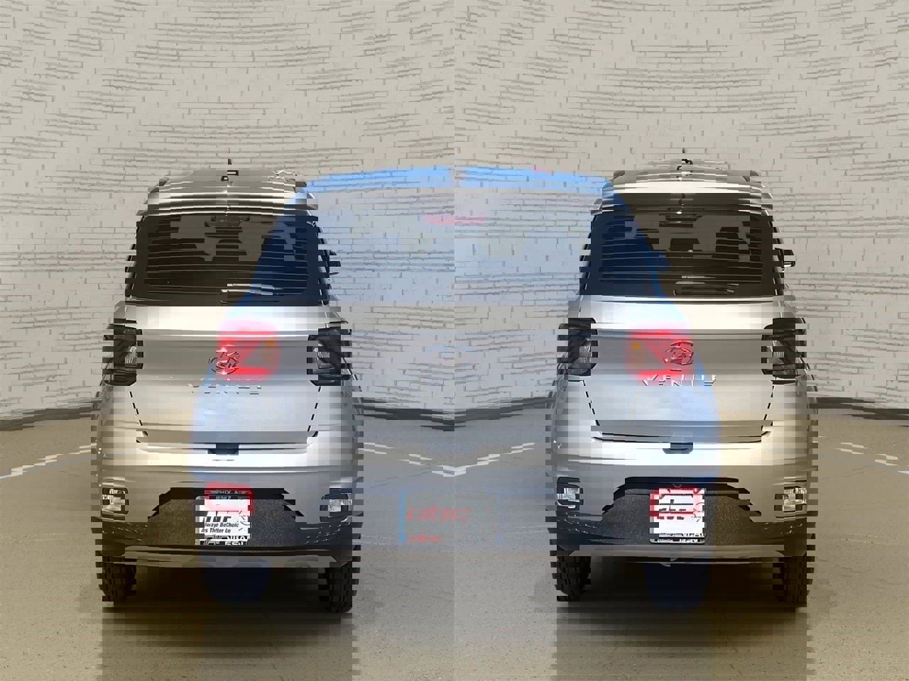 Used 2025 Hyundai Venue SE image 6