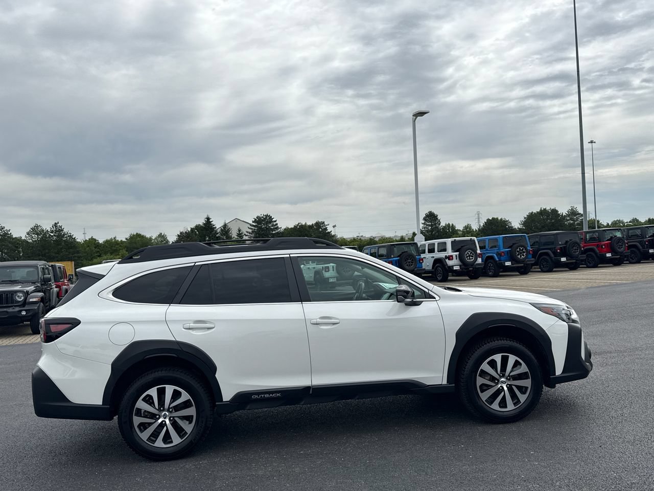 Used 2024 Subaru Outback Premium AWD/4WD image 2