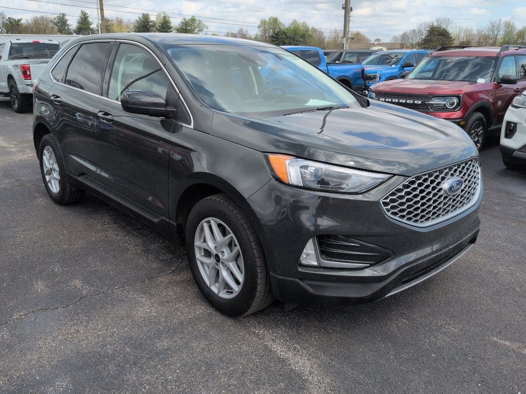 Used 2023 Ford Edge SEL w/ Convenience Package image 2