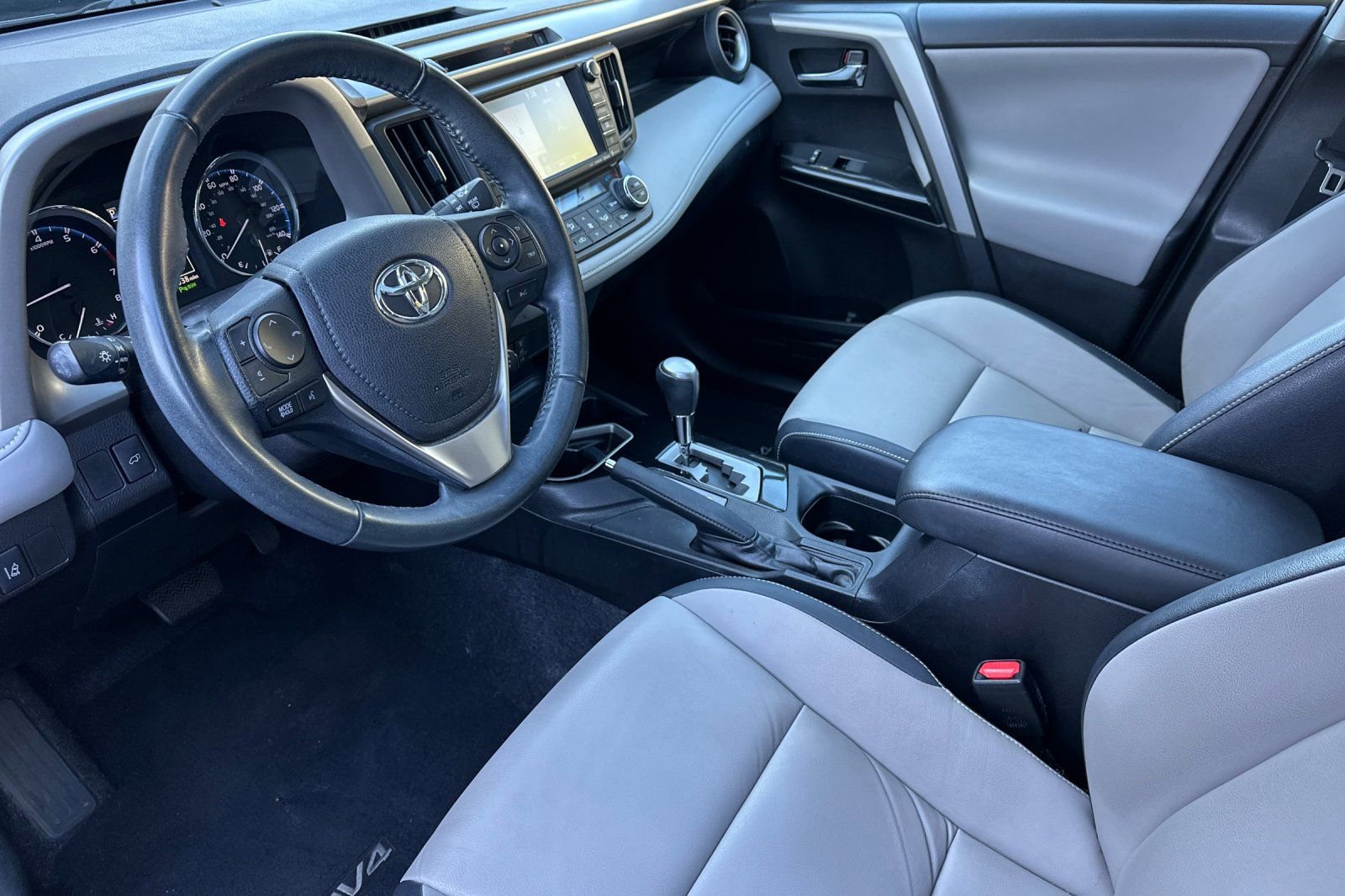 Used 2016 Toyota RAV4 Limited FWD image 7