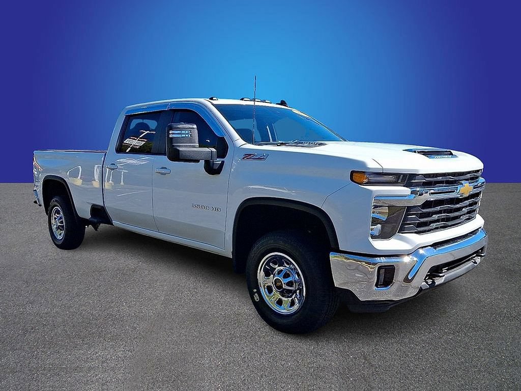Used 2024 Chevrolet Silverado 3500 LT w/ Convenience Package AWD/4WD image 3