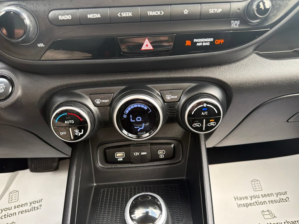 Used 2025 Hyundai Venue SEL FWD image 28