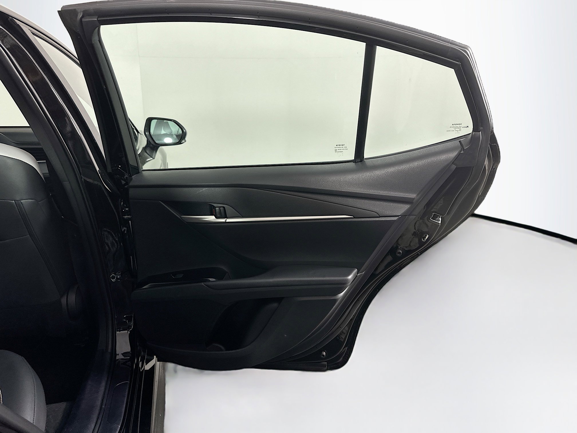 Used 2025 Toyota Camry SE image 30