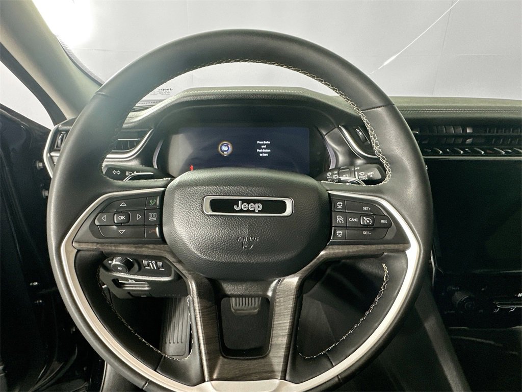 Used 2024 Jeep Grand Cherokee Limited w/ Black Appearance Package image 16