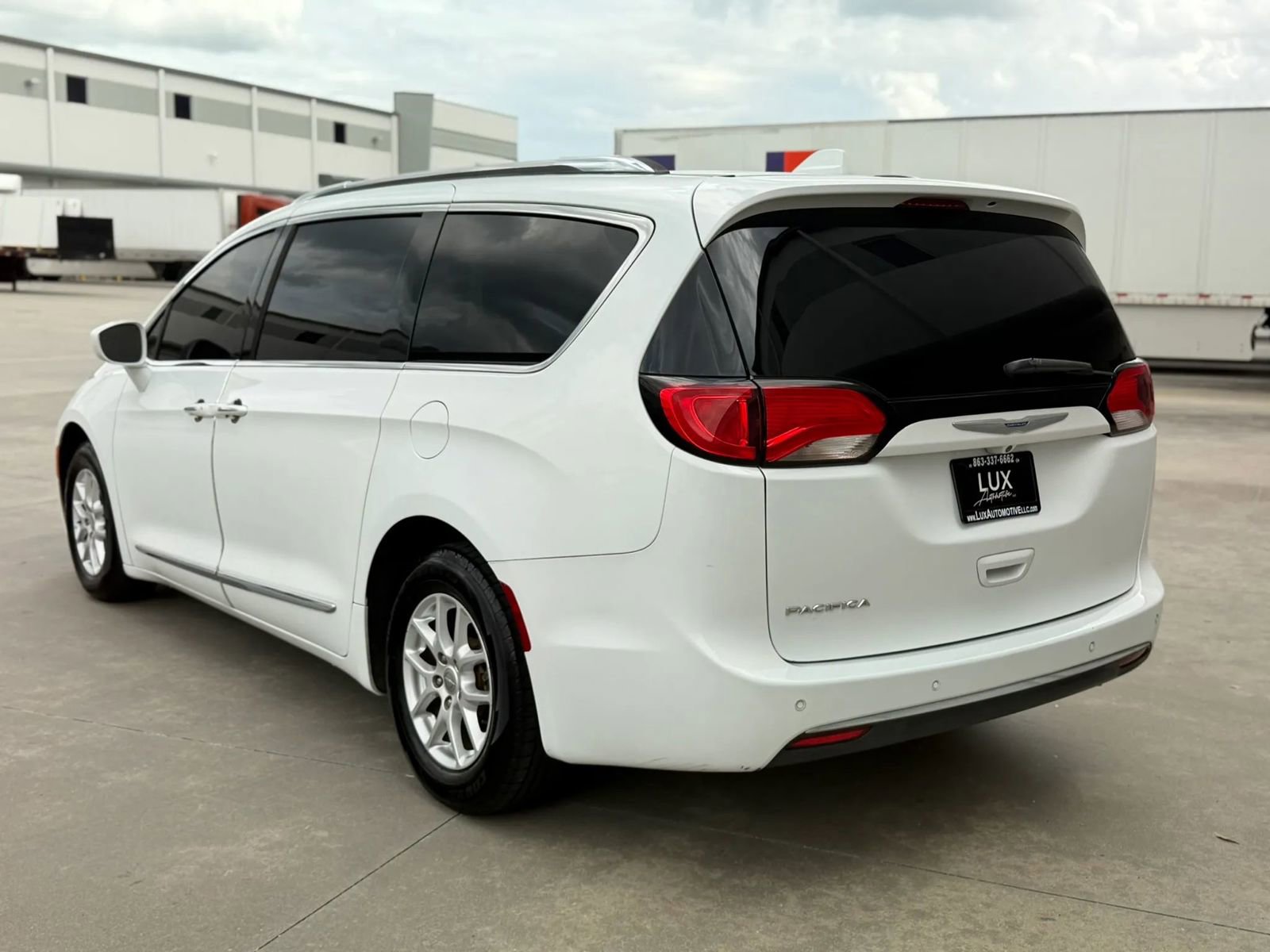 Used 2020 Chrysler Pacifica Touring-L FWD image 11