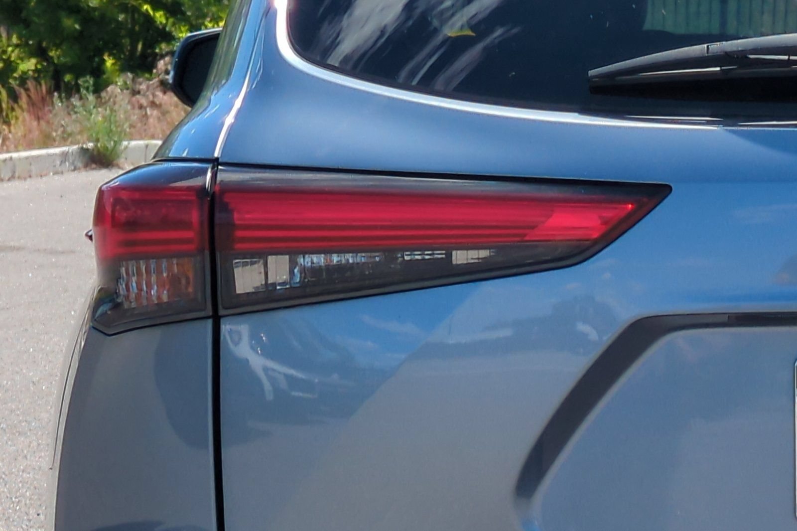 Used 2020 Toyota Highlander XLE AWD/4WD image 47