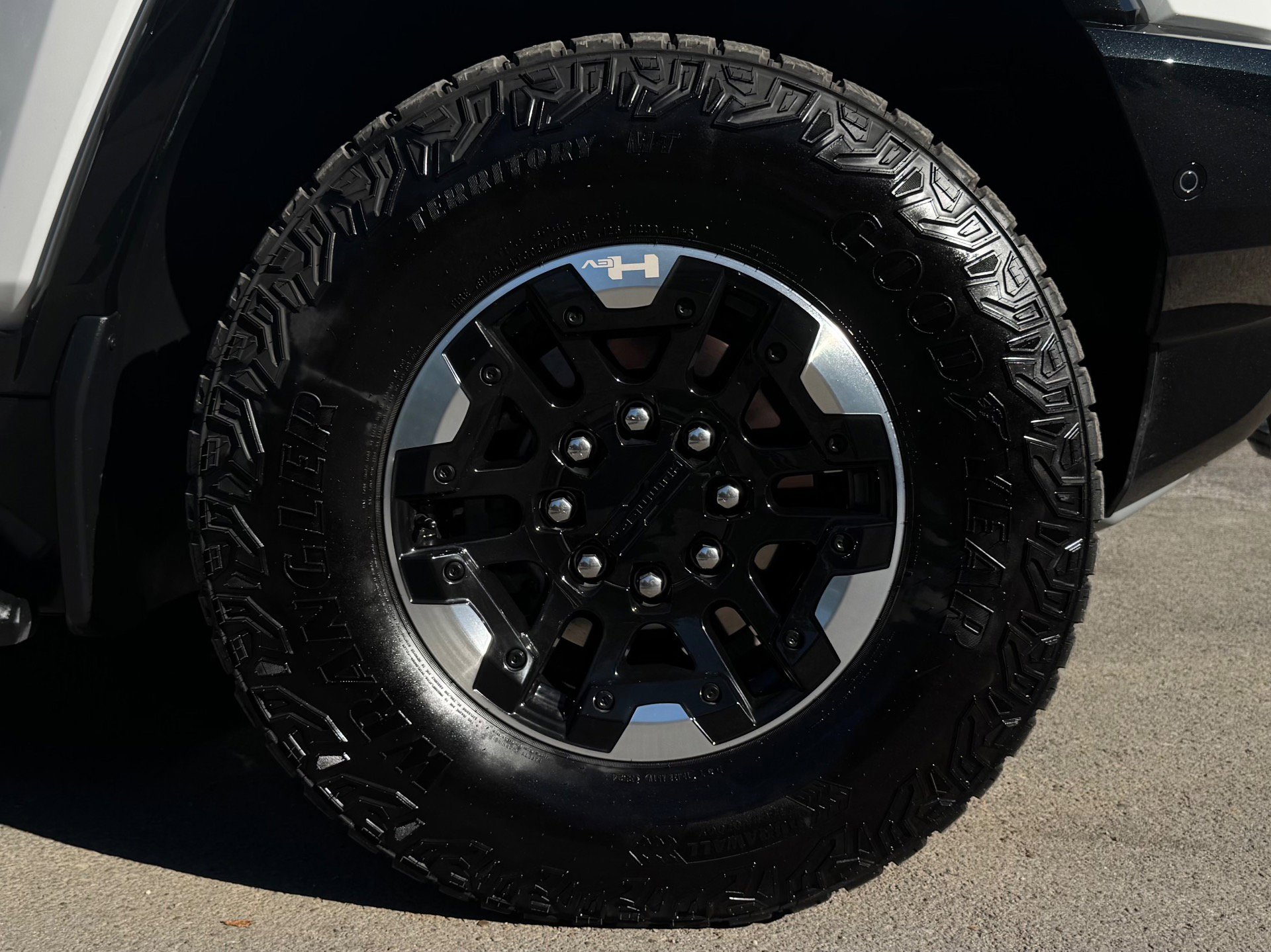 Used 2025 GMC Hummer EV 2X w/ Extreme Off-Road Package image 60