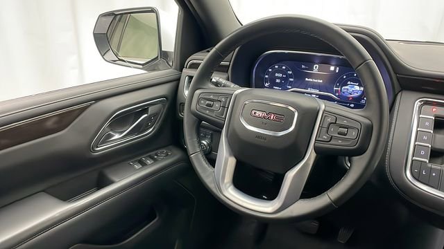 Used 2023 GMC Yukon XL SLE image 7