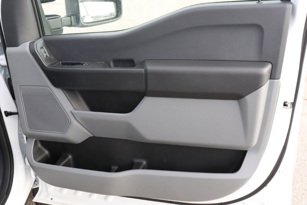 New 2026 Ford F550 4x4 Regular Cab Super Duty image 32