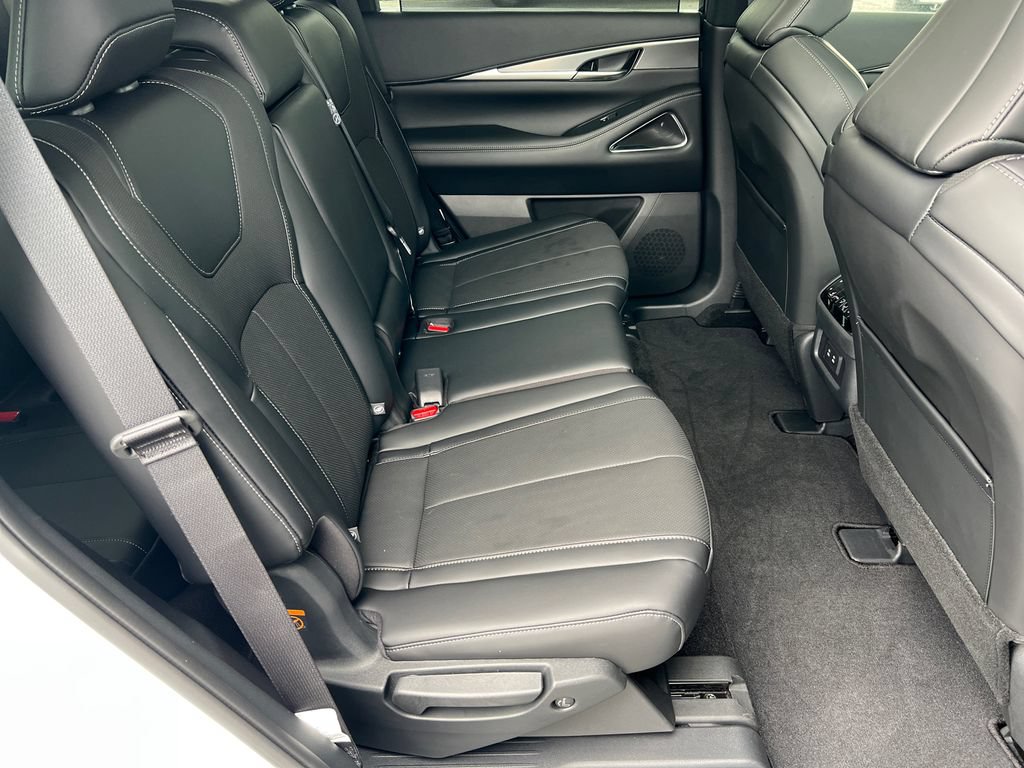 Certified 2026 INFINITI QX60 Luxe w/ Cargo Package FWD image 17