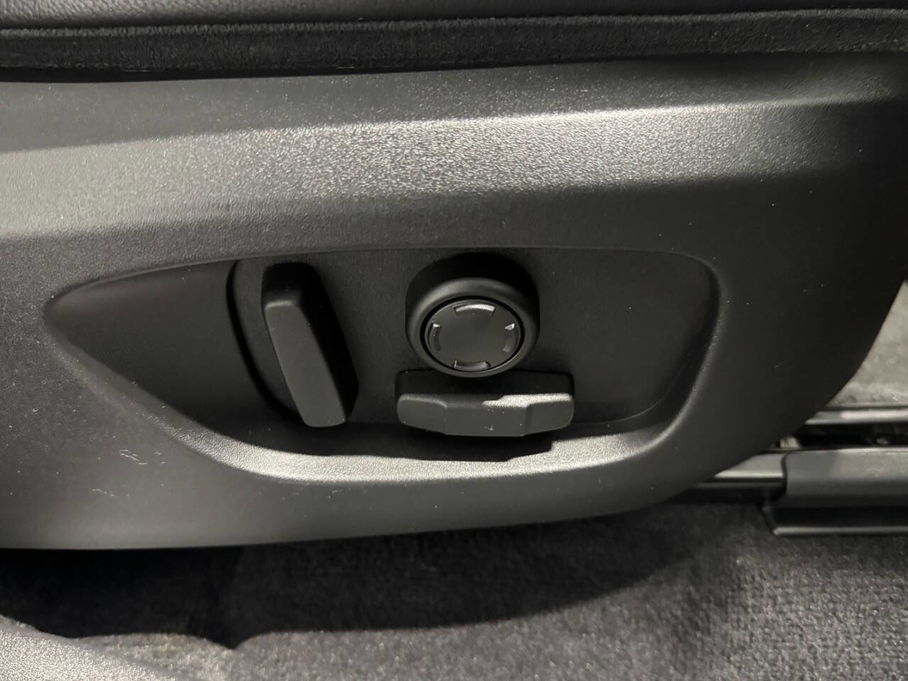 Used 2019 Land Rover Discovery Sport HSE image 21