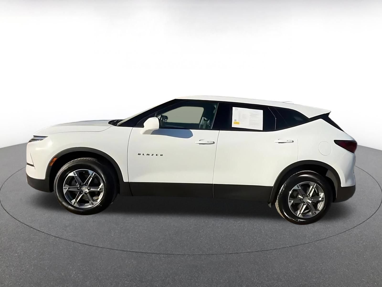 Used 2026 Chevrolet Blazer LT FWD image 9