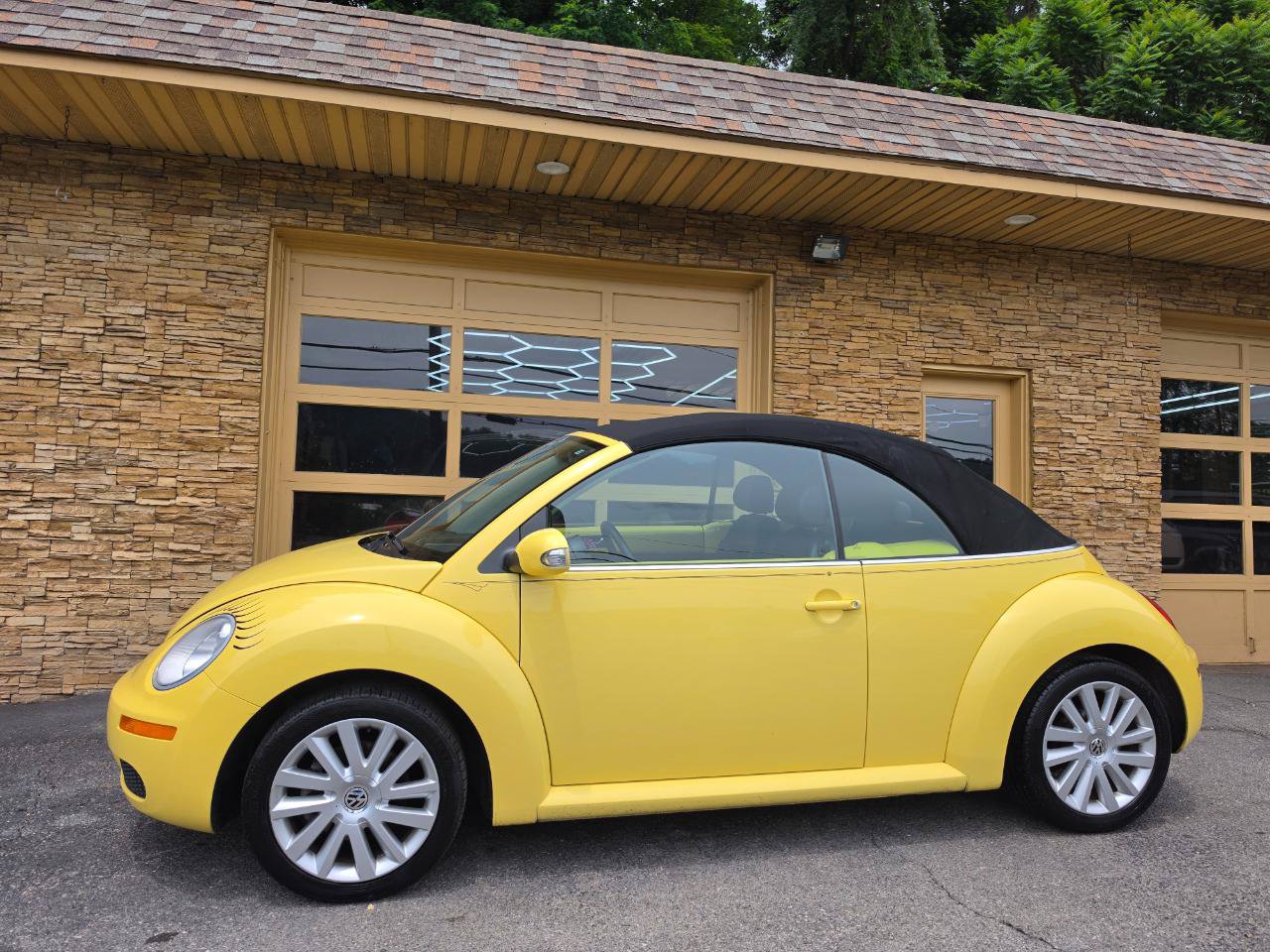 Used 2008 Volkswagen Beetle SE FWD image 70