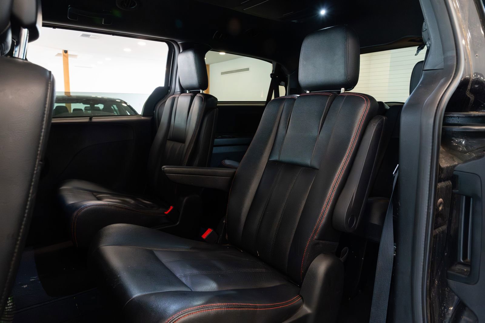 Used 2018 Dodge Grand Caravan GT FWD image 9
