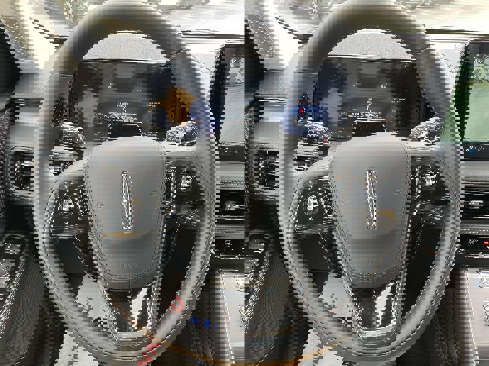 New 2025 Lincoln Aviator 2WD w/ Equipment Group 101A image 31