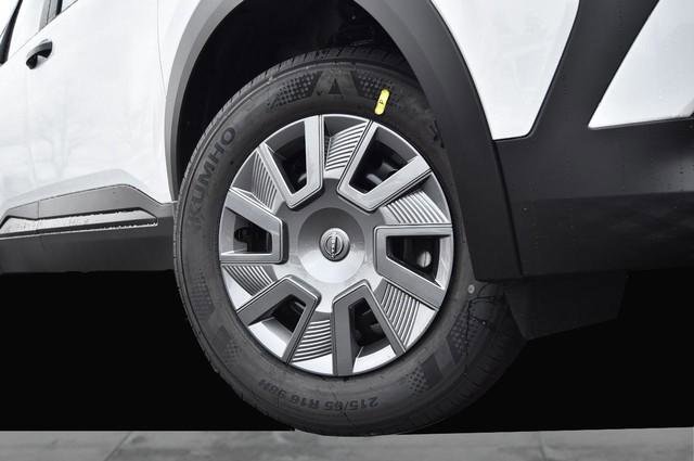 New 2026 Nissan Kicks S image 3