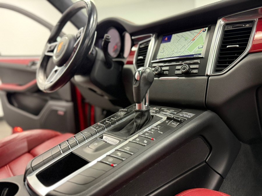 Used 2015 Porsche Macan Turbo w/ Premium Package Plus AWD/4WD image 57