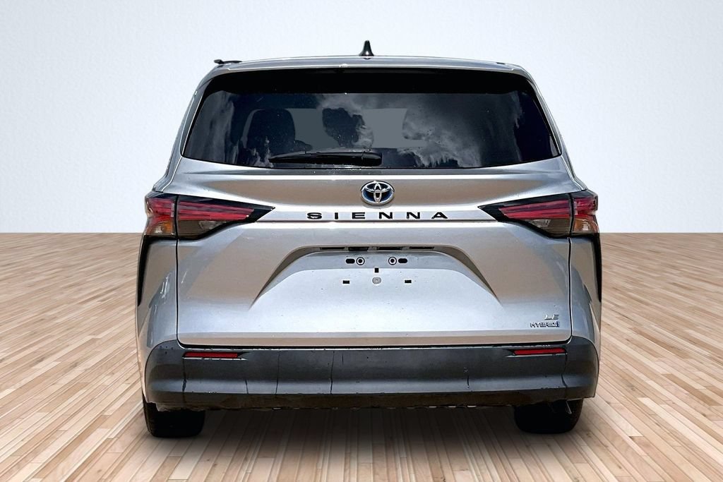 Used 2021 Toyota Sienna LE FWD image 4