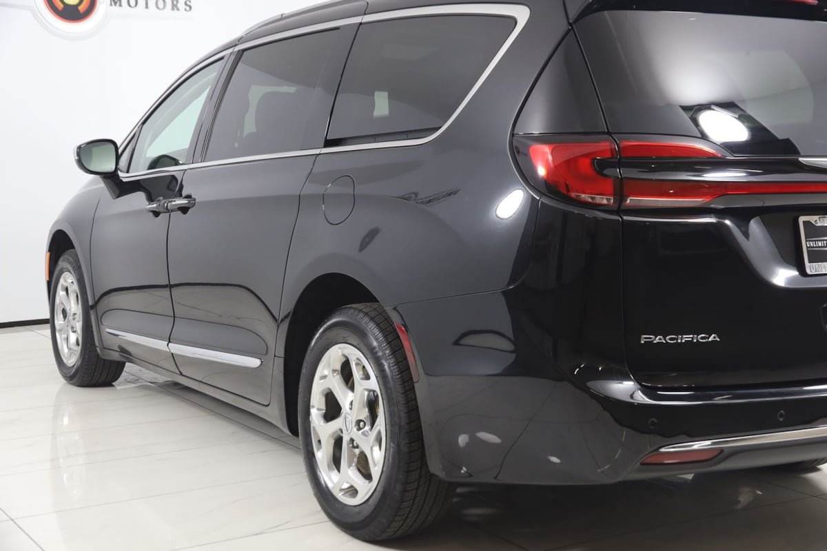 Used 2021 Chrysler Pacifica Limited AWD/4WD image 27