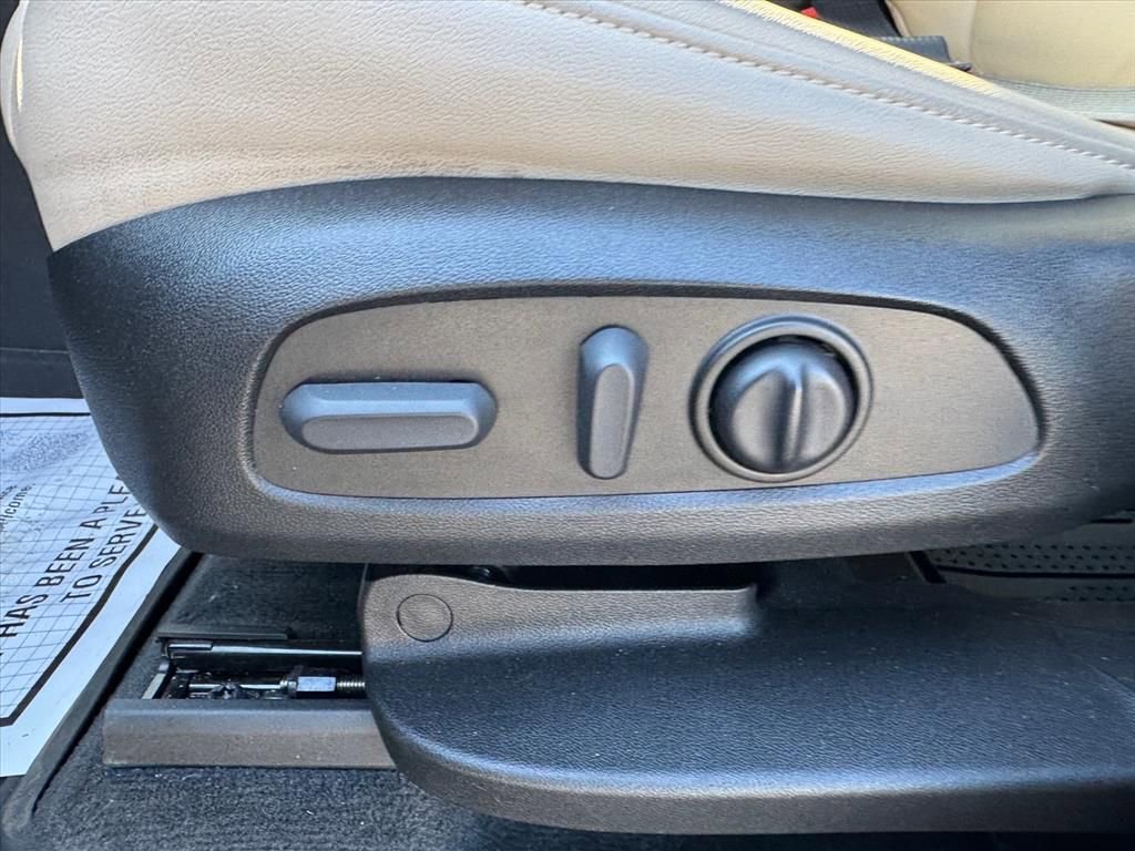 Used 2023 Chevrolet Traverse LT w/ LT Premium Package image 15