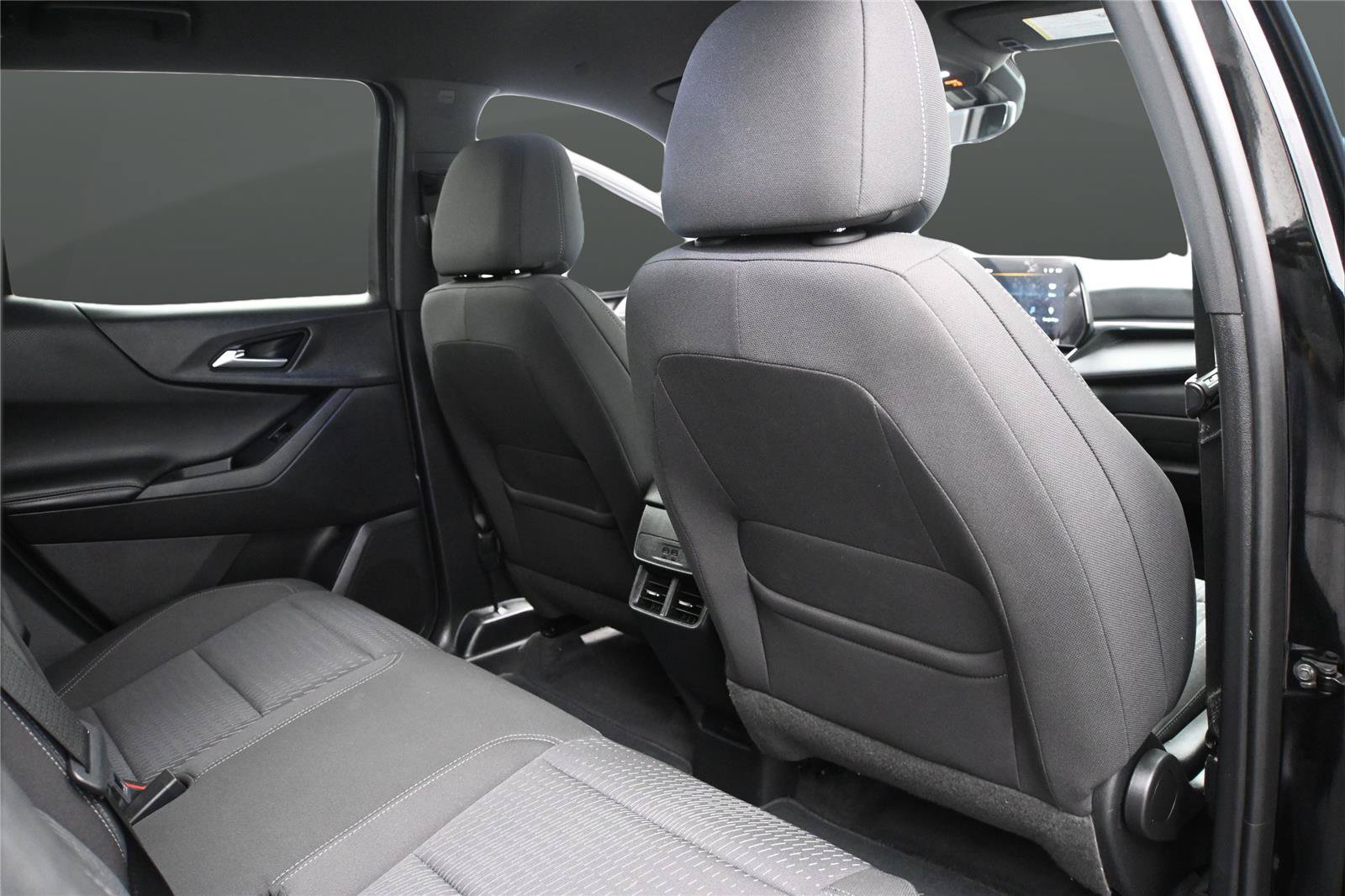 Used 2025 Chevrolet Equinox LT w/ Safety and Technology Package FWD image 17