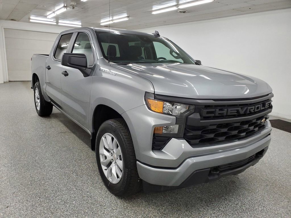 Used 2024 Chevrolet Silverado 1500 Custom image 3