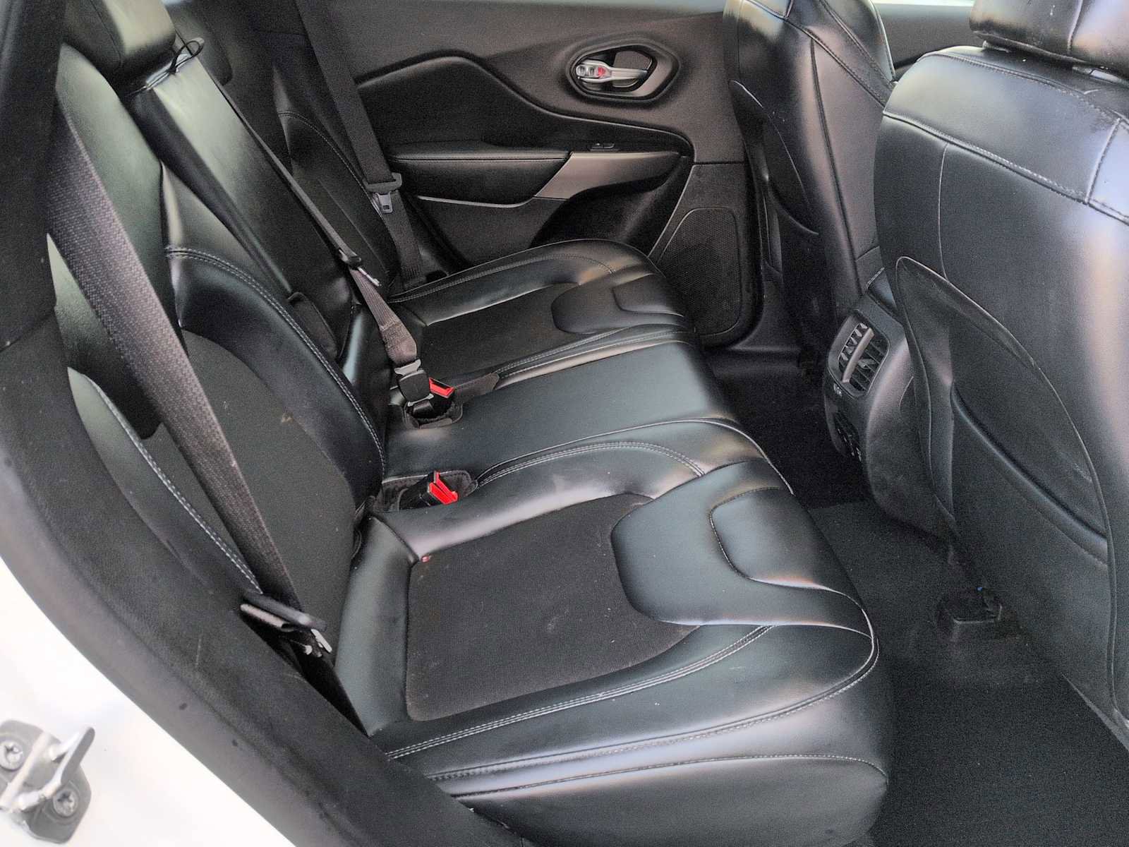 Used 2020 Jeep Cherokee Latitude Plus w/ Comfort/Convenience Group image 21