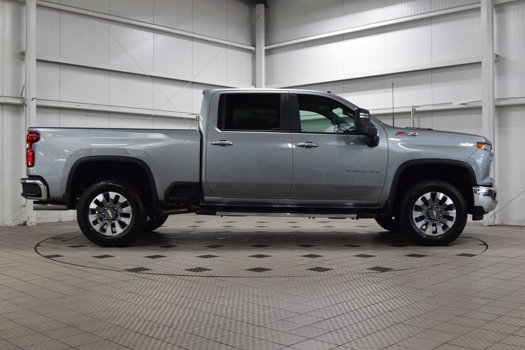 New 2026 Chevrolet Silverado 2500 LT w/ All Star Edition AWD/4WD image 9