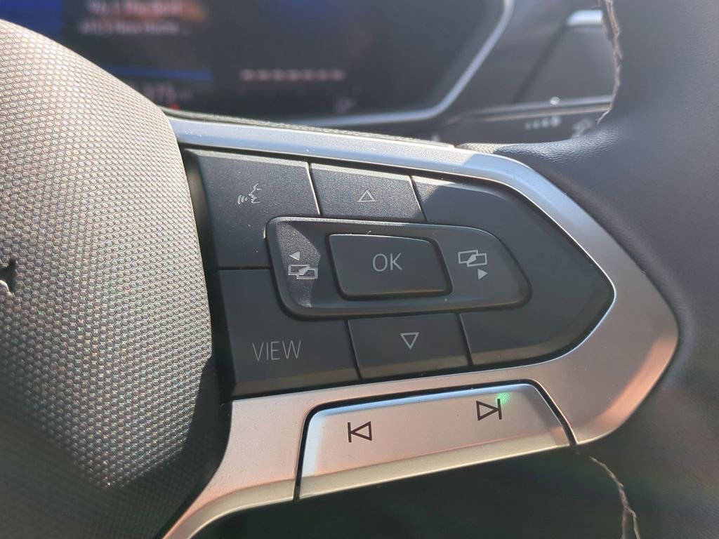 Used 2024 Volkswagen Tiguan SE image 21