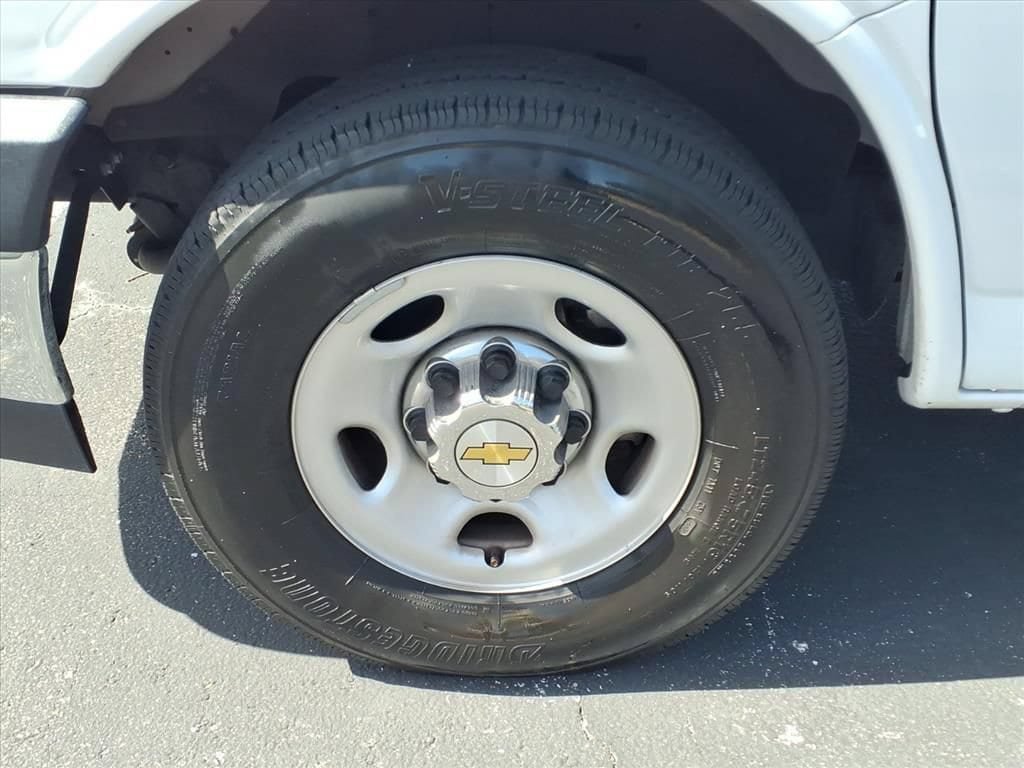 Used 2025 Chevrolet Express 3500 LT w/ LT Preferred Equipment Group RWD image 16