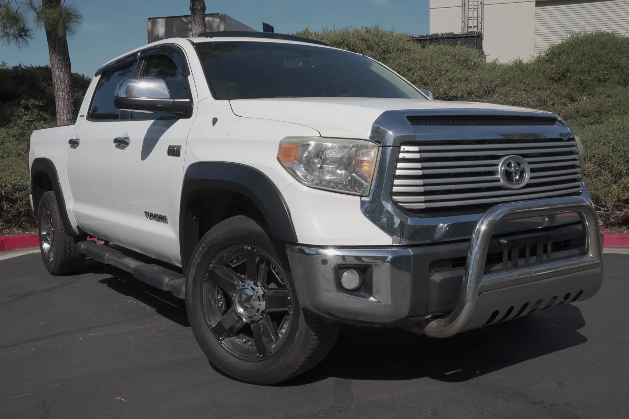 Used 2014 Toyota Tundra Limited w/ Limited Premium Package image 2