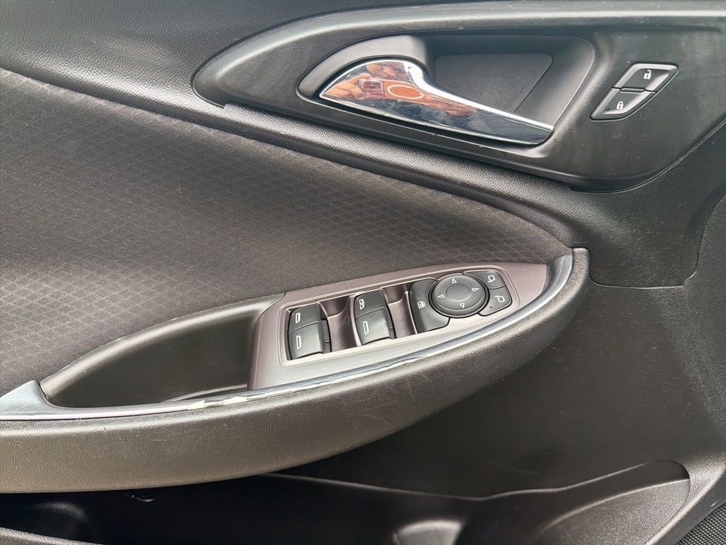 Used 2018 Chevrolet Malibu LT FWD image 12