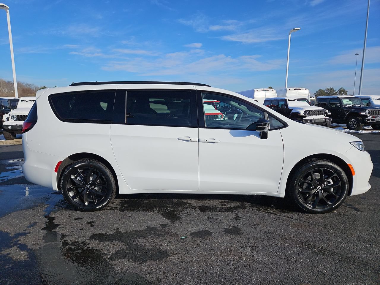 New 2026 Chrysler Pacifica Select AWD/4WD image 8