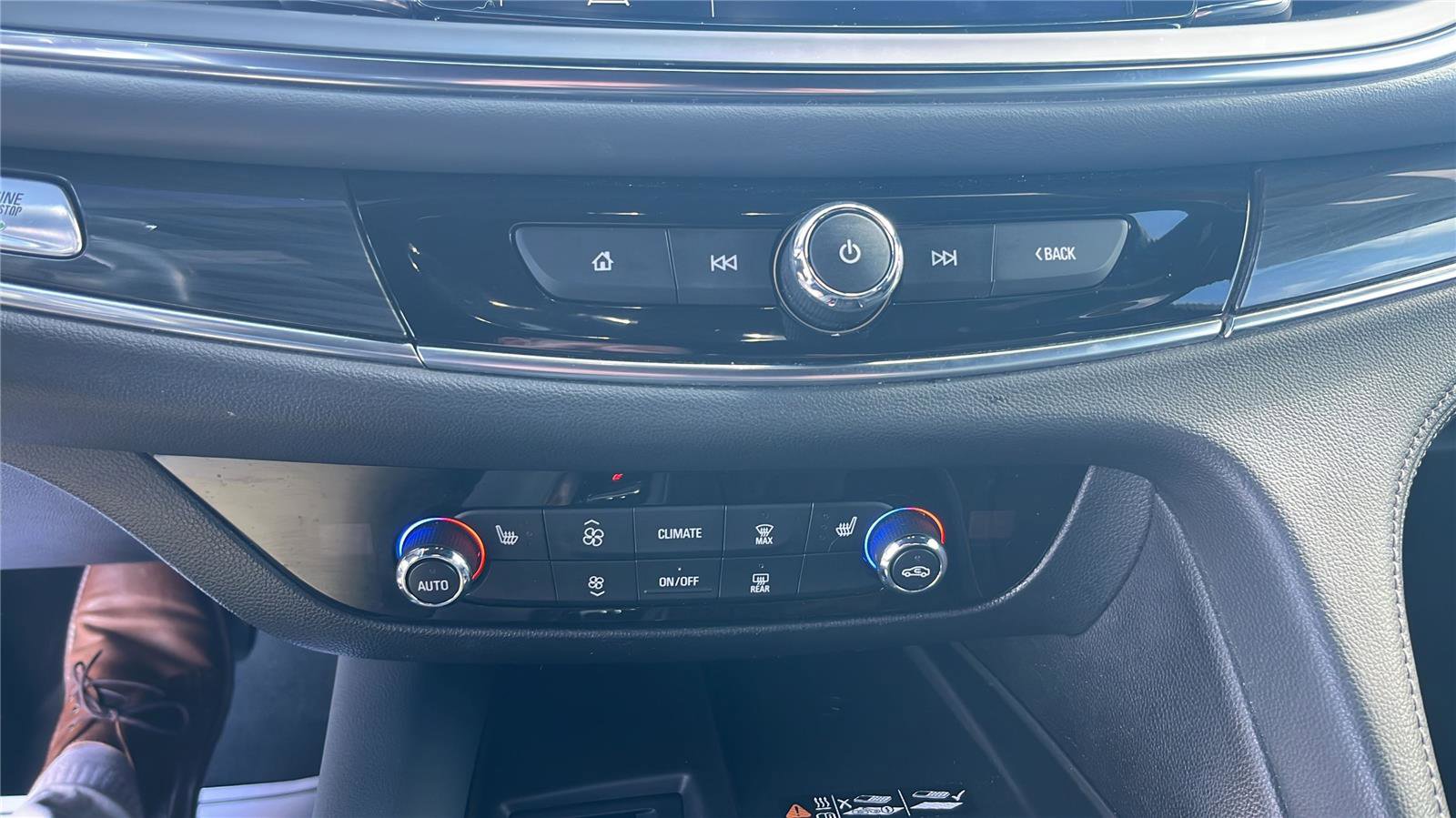 Used 2023 Buick Enclave Essence w/ Sport Touring Edition image 13